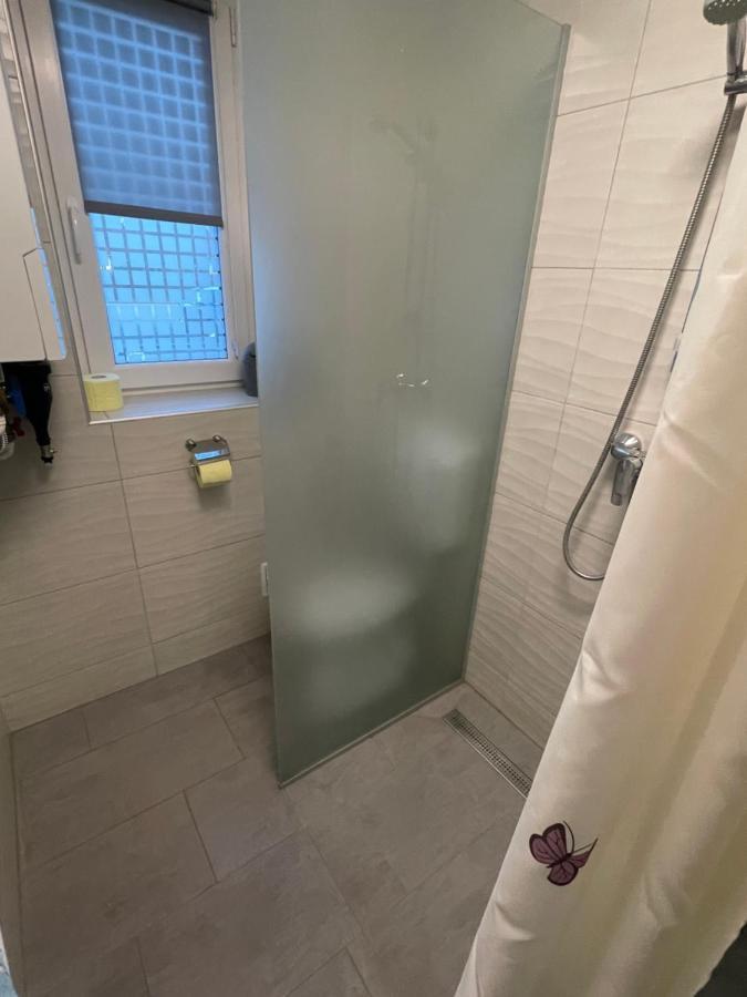 Heni Apartment Buk Luaran gambar