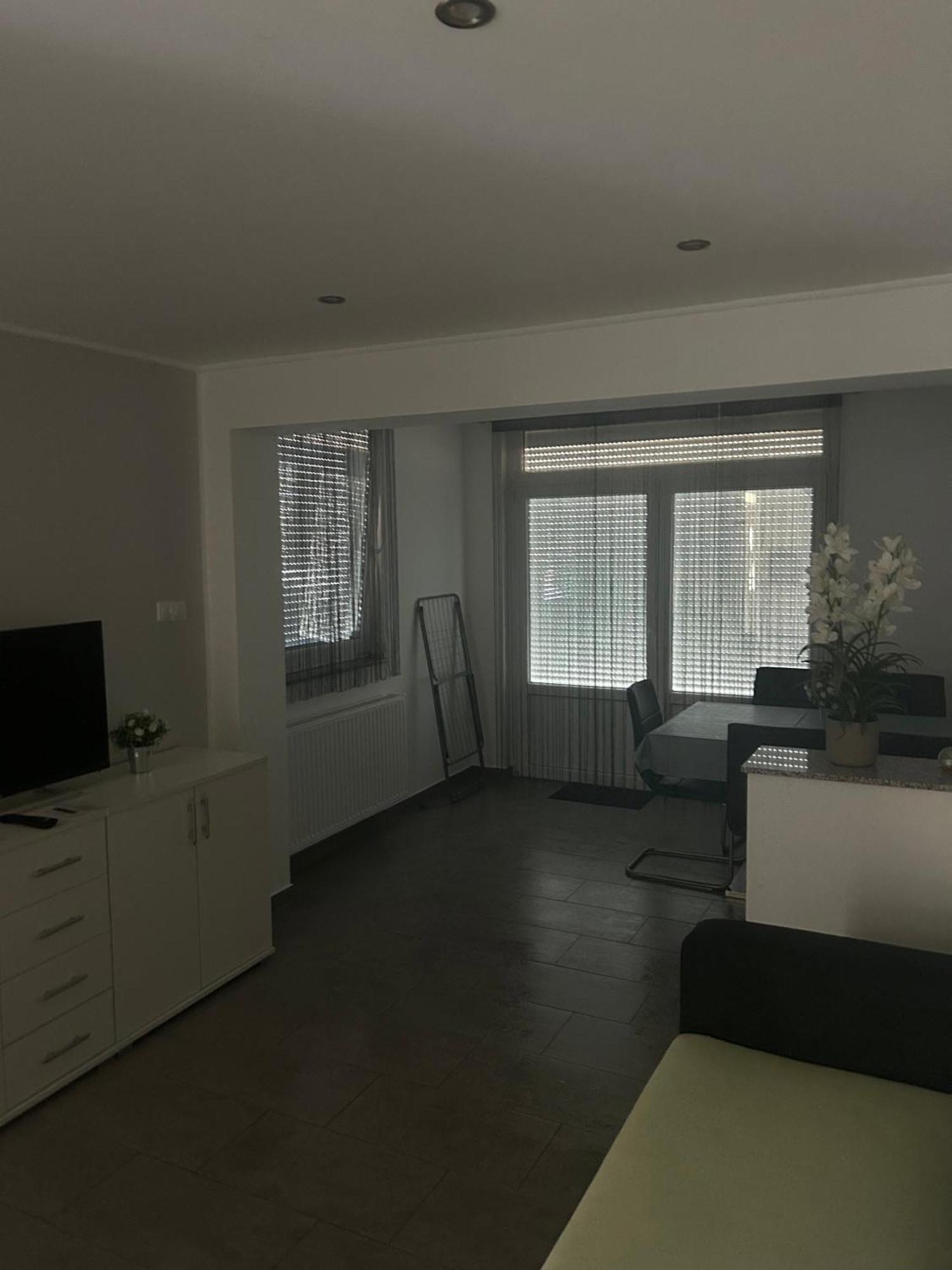 Heni Apartment Buk Luaran gambar